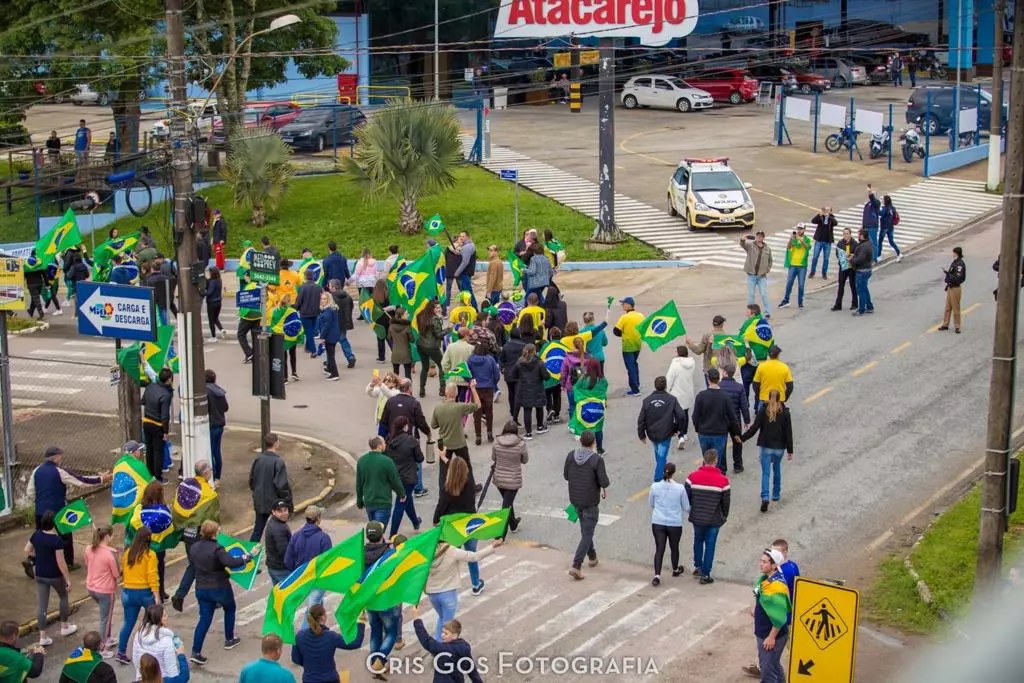 Manifestantes bolsonaristas pedem intervenção federal